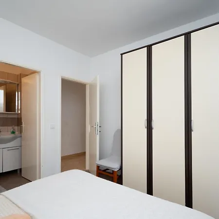 Apartment With Parking Space Palit, Rab - 22676
