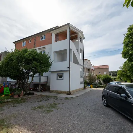 Apartament With Parking Space Palit, Rab - 22676 Rab Town