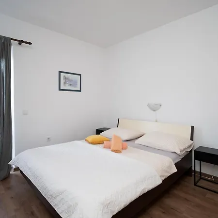 Apartment With Parking Space Palit, Rab - 22676 *