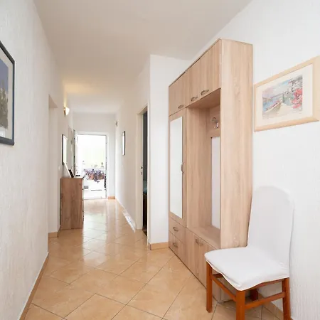Appartamento With Parking Space Palit, Rab - 22676